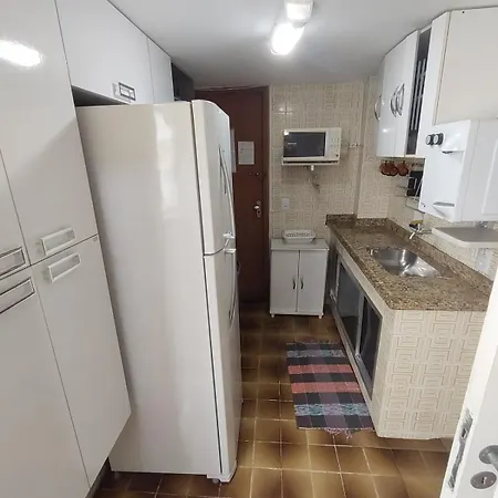Apartamento a 150 metros da Praia dos Anjos-3